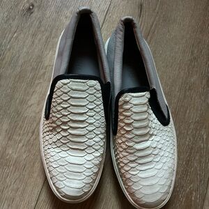 LIKE NEW!  Vince 'Banler' croc-embossed sneaker